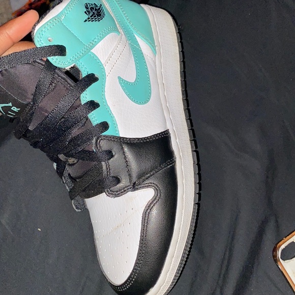 I’m selling some light blue,black and white jordans - Picture 1 of 1